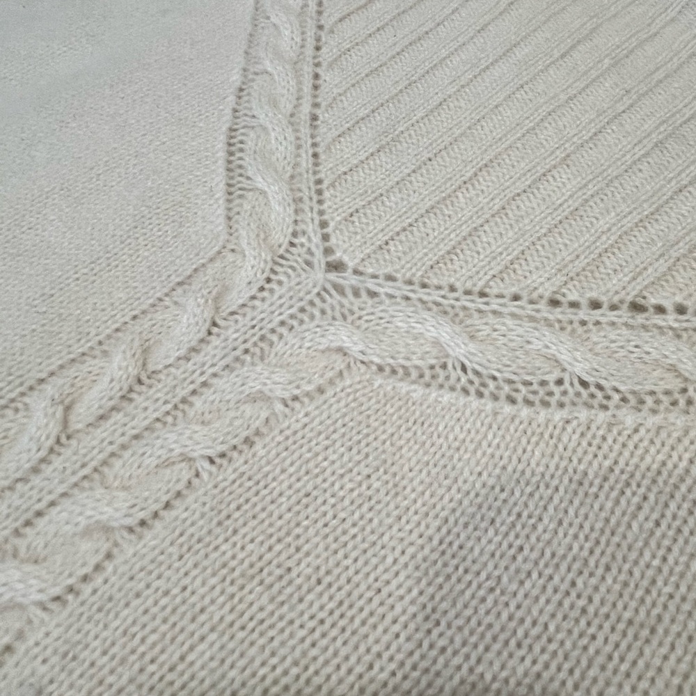 100% Cashmere Cream Cable Knit Sweater - Picture 2 of 6